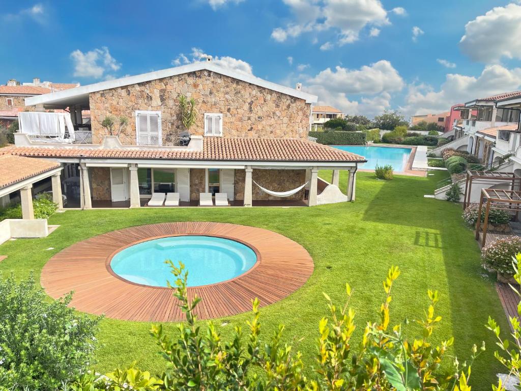 Paraíso junto a la piscina - Villas Sardinia COMO EN CASA n.º 11 Patio junto a la piscina Paradise - Alquiler de villas en Cerdeña